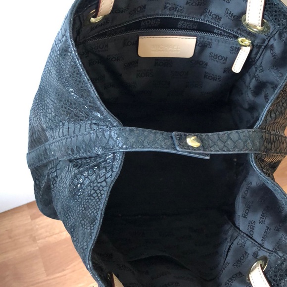 Faux Snake Skin Bag - Picture 2 of 4